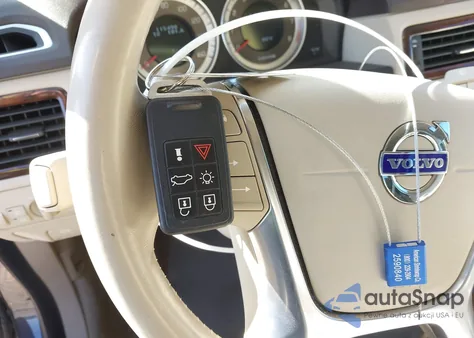 2013 Volvo S80 3.2/3.2 Platinum/3.2 Premier Plus z USA, uszkodzony, nr VIN YV1952AS9D1167018